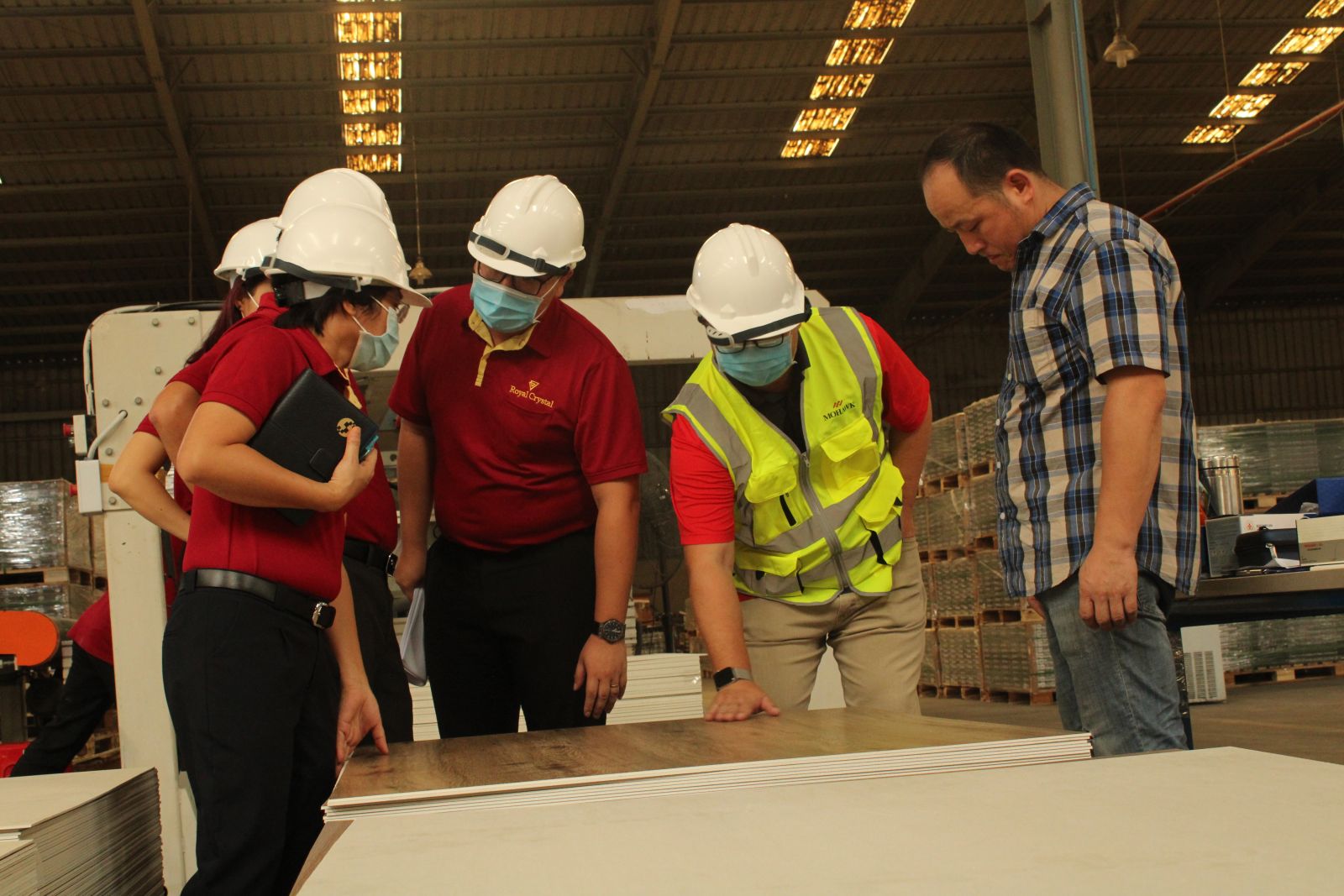 ĐẠI LÝ CẤP 1 GẠCH HOÀNG GIA TẠI TÂN PHÚ