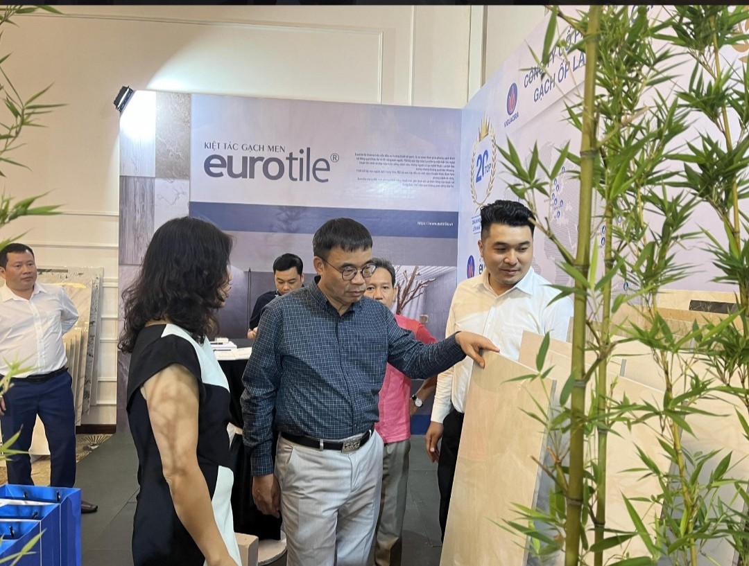 NHÀ MÁY GẠCH EUROTILE ( MỸ ĐỨC) CỬA VIGLACERA