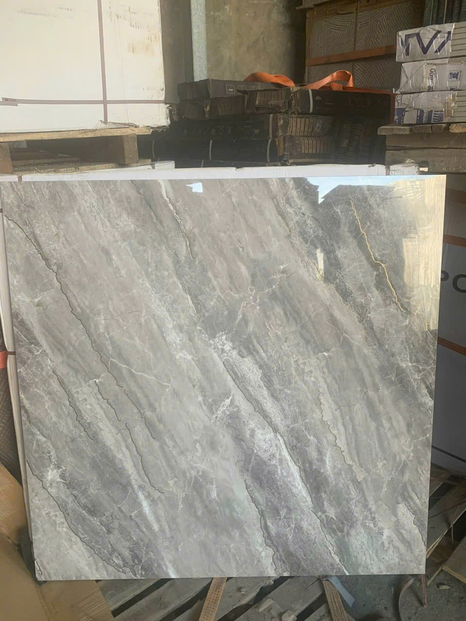 GẠCH KHẮC KIM 1000X1000 - DẤU ẤN SANG TRỌNG CHO BIỆT THỰ HIỆN ĐẠI TẠI GÒ VẤP