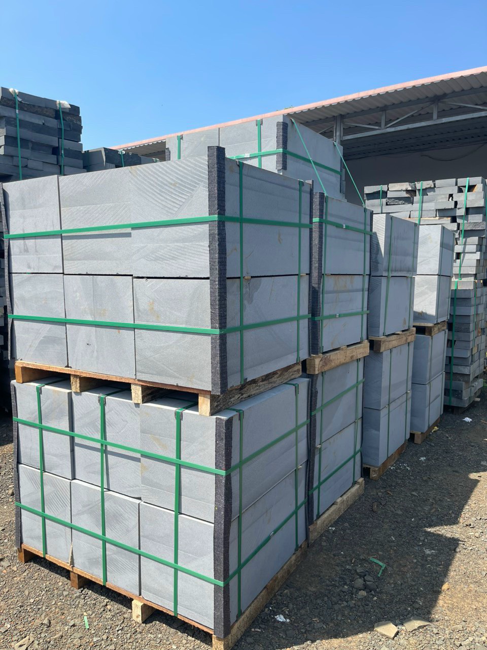 Sự Kết Hợp Hoàn Hảo: Thi Công và Cung Cấp Đá Marble và Granite Cao Cấp