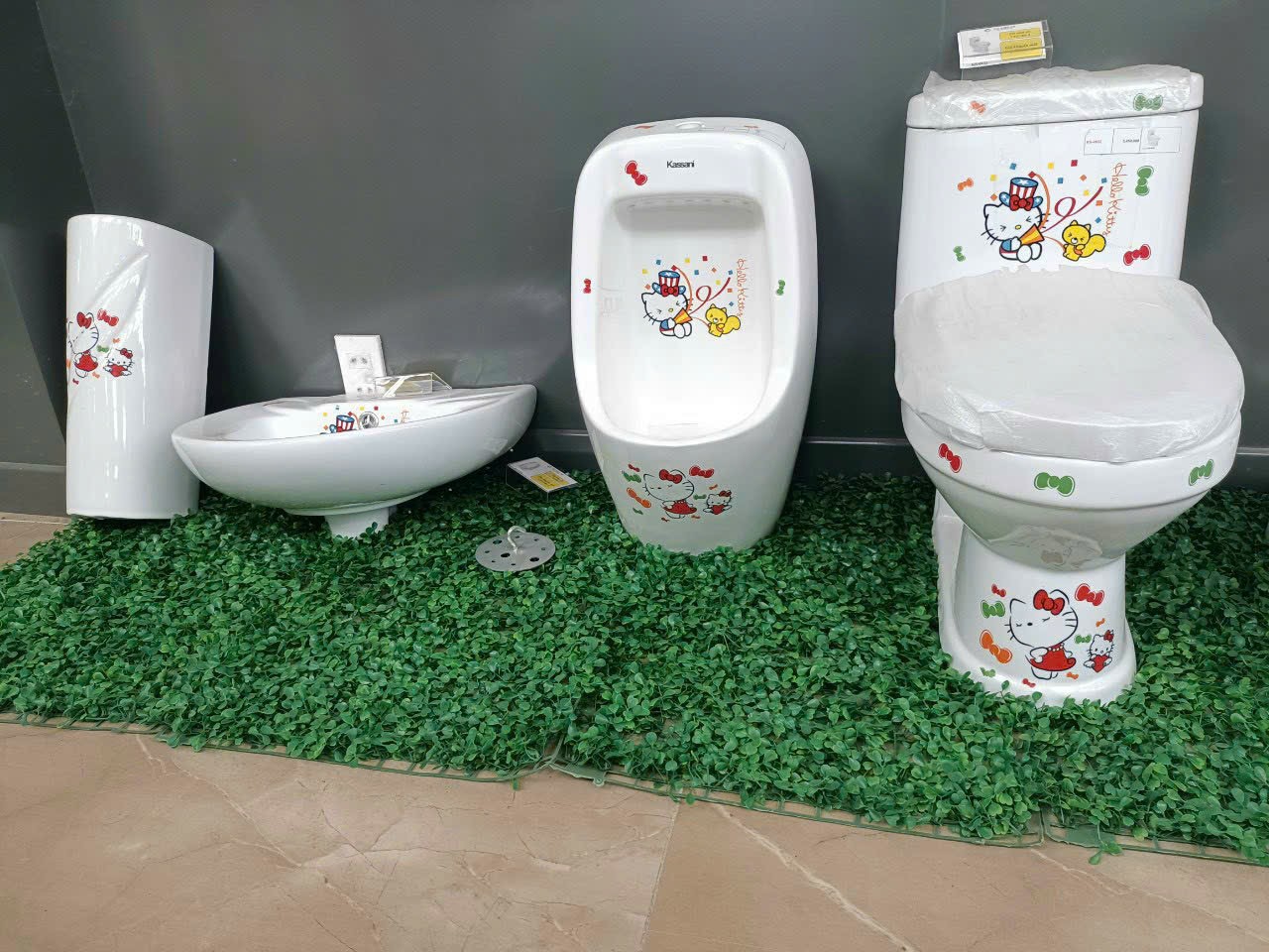 Khám Phá Sự Hiện Đại của Bồn Cầu và Nắp Bồn Cầu Thông Minh