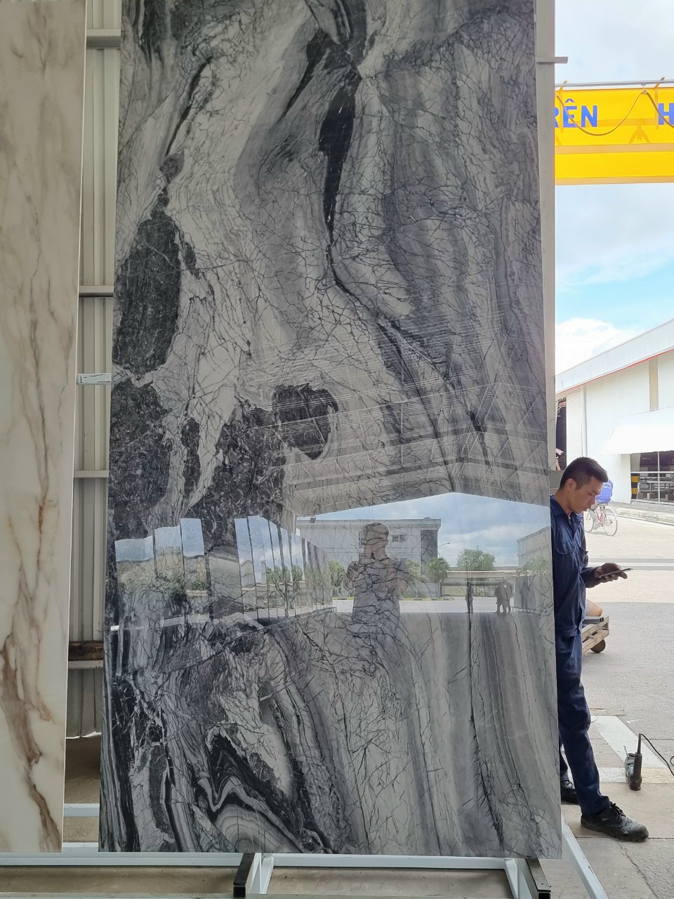 Thiết Kế Thi Công Đá Granite Tự Nhiên Cho Cầu Thang Bộ