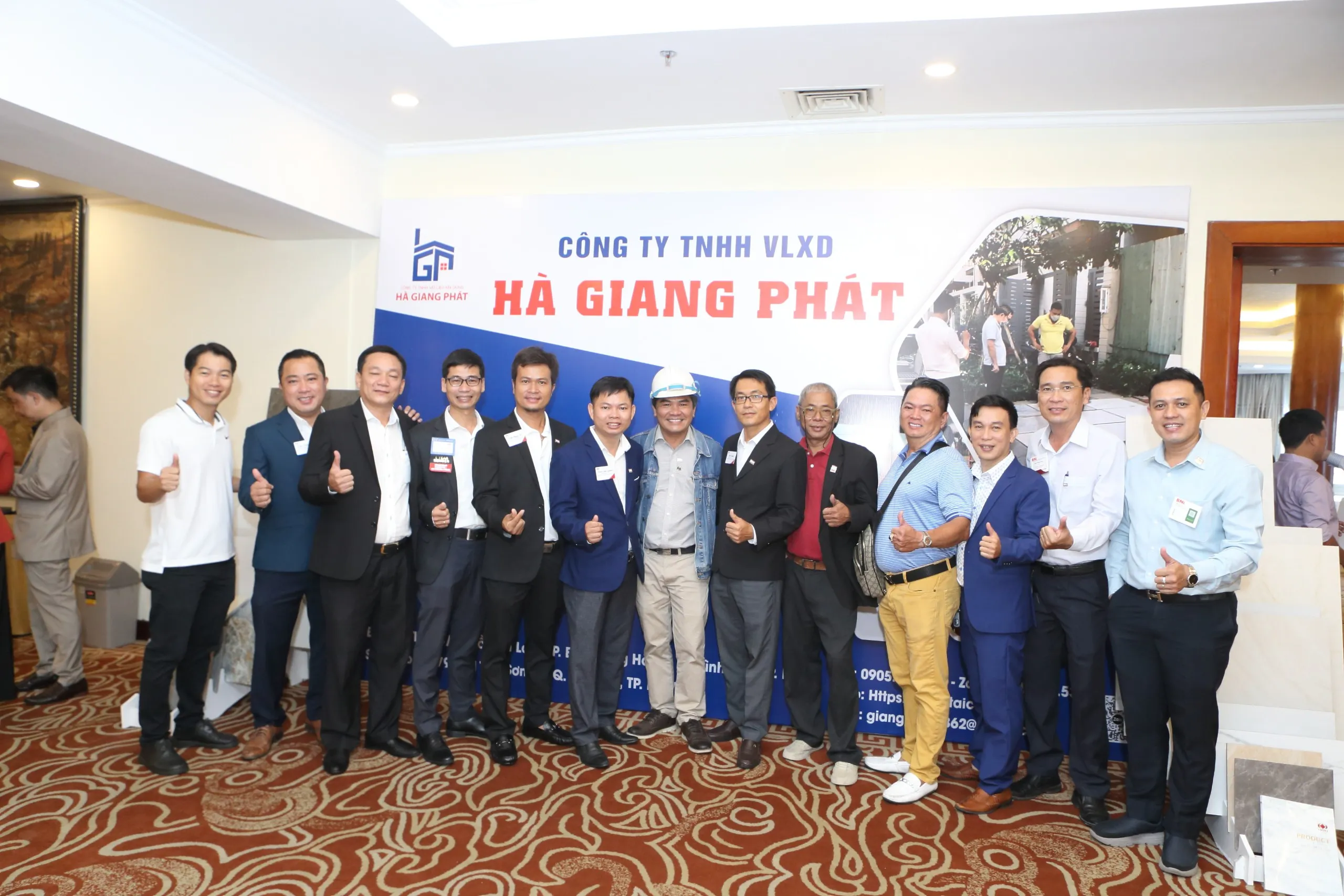 Gạch Đồng Tâm 1mx1m: Tinh Hoa của Sự Đẳng Cấp