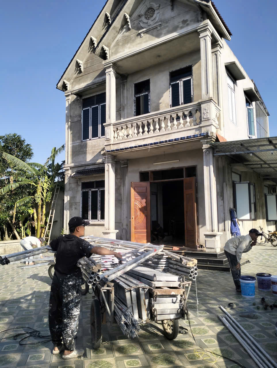 Bạn Có Thật Sự Muốn Đóng Tôn Che Tường Ngoài?