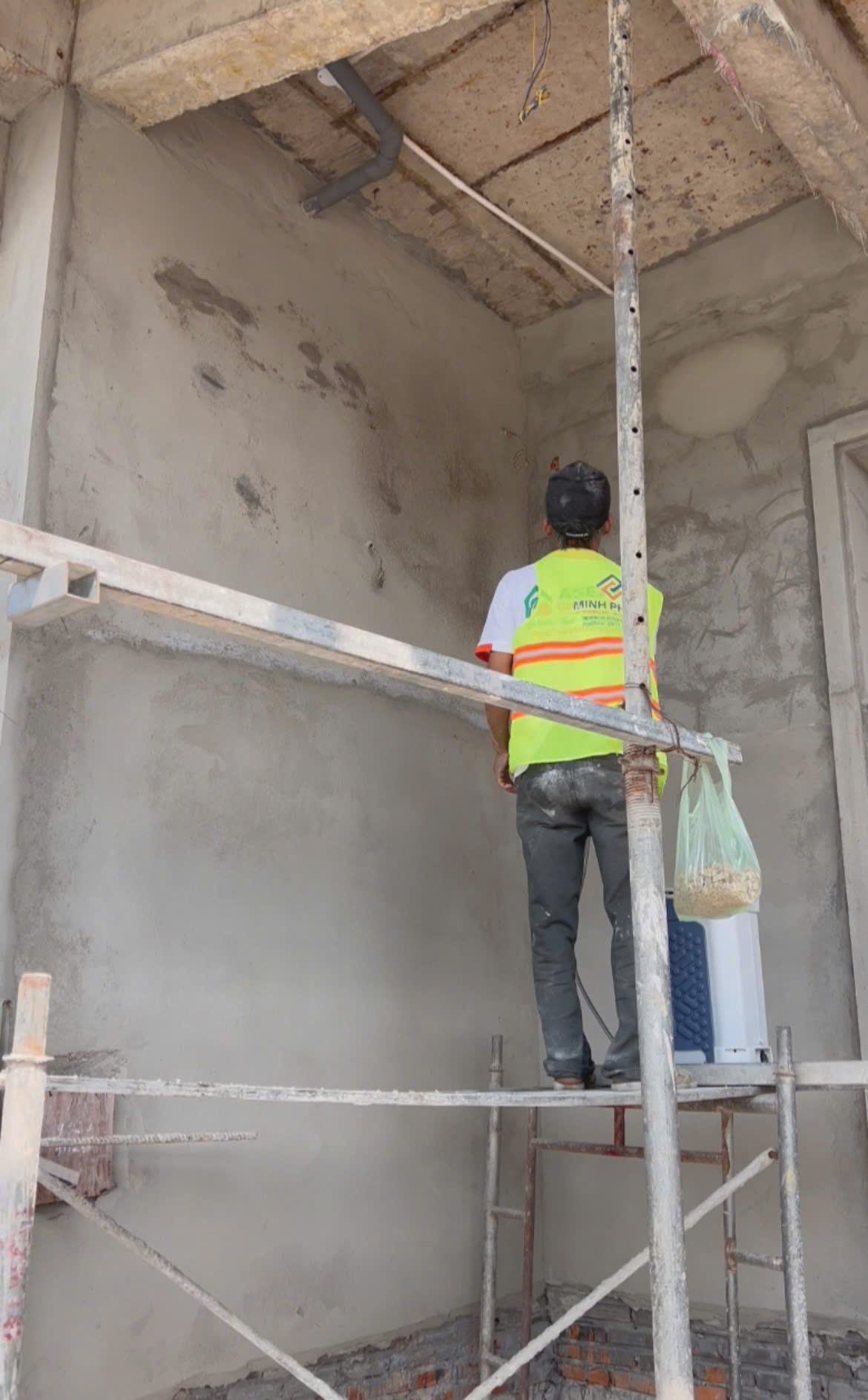 Villa Ven Biển Sửa Hoài Vẫn Bong: Chống Thấm Bề Mặt Thôi Chưa Đủ?